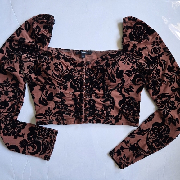 Papaya Floral Ruched Crop Top - Picture 2 of 13